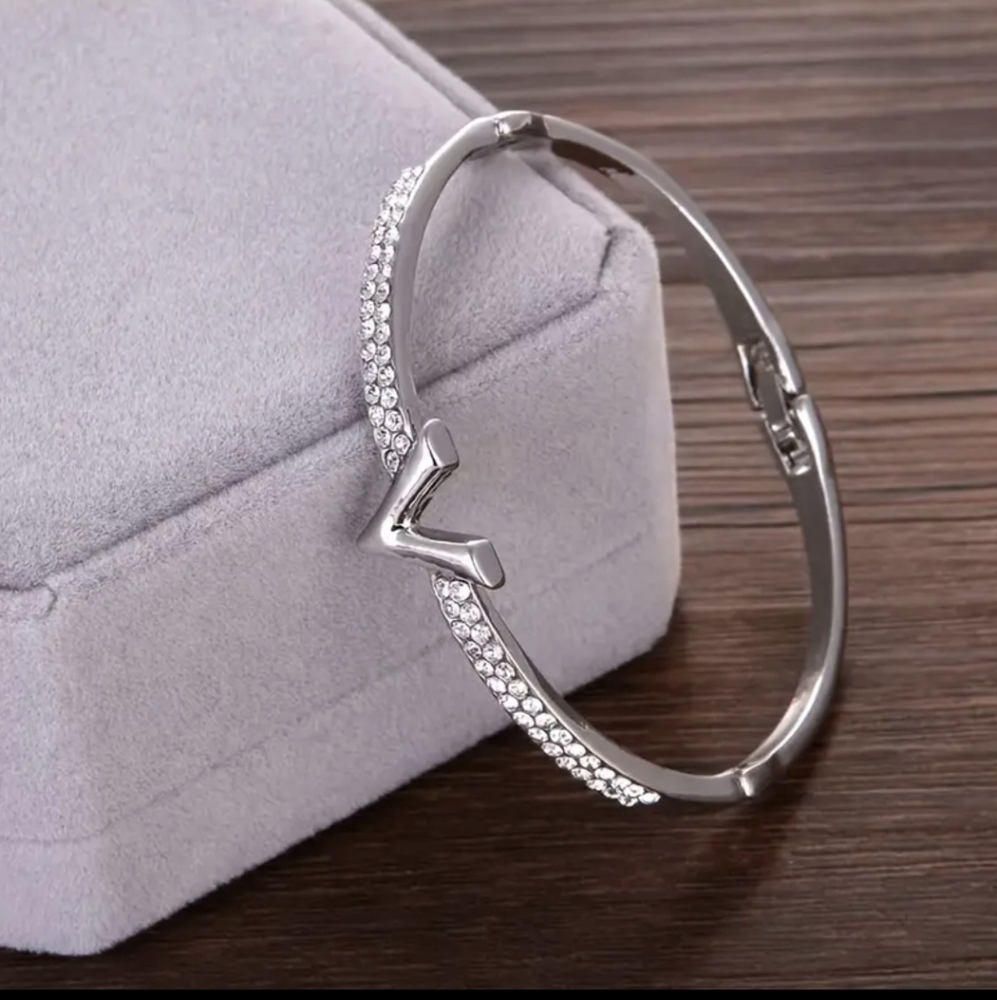 Silver Luxury Diamond Letter V Bangle Bracelet